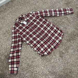 Medium sized brand new J Crew Flannel long sleeve shirt. ‘Slim’ fit.